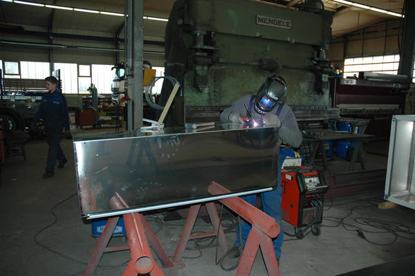 Mitarbeiter im Stahl- und Fahrzeugbau gesucht Image 1