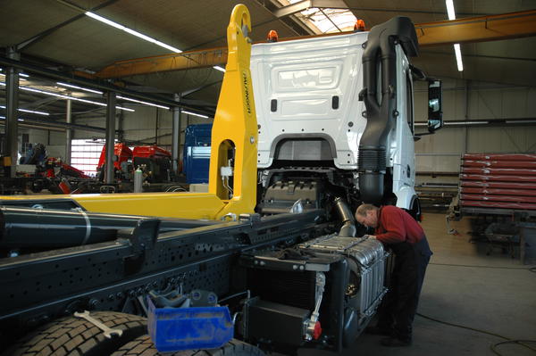 Mitarbeiter für den Bereich Nutzfahrzeugreparatur / LKW-Service gesucht Image 1